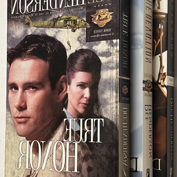 Author Dee Henderson Three (3) Book Bundle Set - Picture 5 of 6